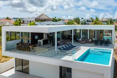 Image de Escape to our Luxurious 6-bedroom Seaview Villa