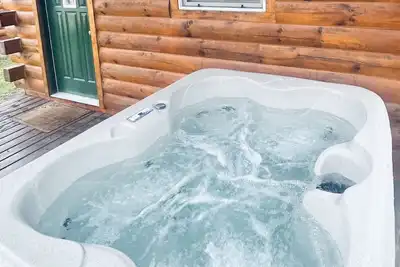 Image de Log Cabin with Hot Tub 2 Miles from Crystal Mountain! ! !