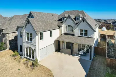 Image de Fenced Yard + Pool Access: Spacious Mansfield Home