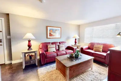 Downtown Cozy Home Base - Purple Sage 5