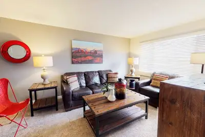 Downtown Cozy Home Base - Purple Sage 7