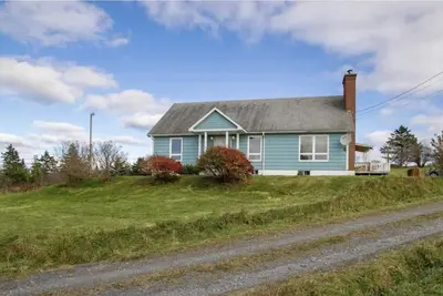 Image de Newly renovated 4 bedroom 2. 5 bathroom beachhouse close to Mavillette Beach.