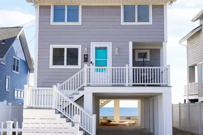 Image de Luxurious Oceanfront Escape With Hot Tub