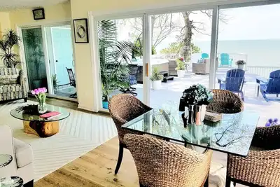 Image de Lakefront Oasis Retreat Private Beach-Hot Tub-Pet Friendly-3 Bd\/2 B-King Suite
