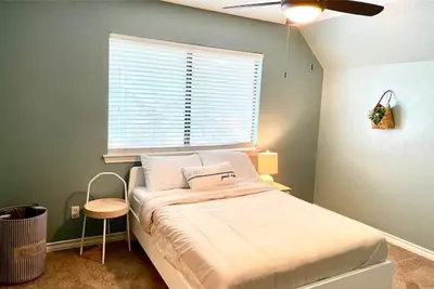 Image de ♥Spacious, 2 living spaces, No sharing near Utd