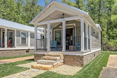 Image de 2 Bedroom Tiny Home near Lake Burton, Georgia in the Blue Ridge Mountains