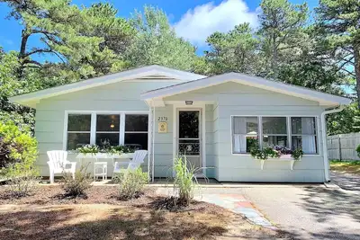 Image de Walk to Beach, Pet Friendly, Sunroom, Fenced Yard!