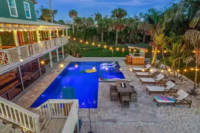 Image de #1 Tampa Waterfront Private Resort, 13br Sleeps 40+, Heated Pool, Theater