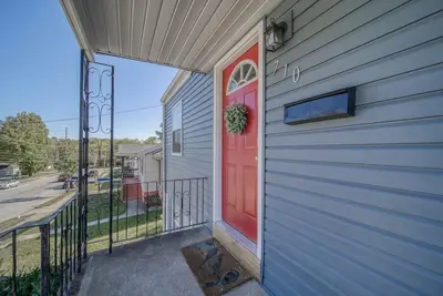 Image de 4br, 2ba | Sleeps 8 | 5 Min to S&T & Downtown