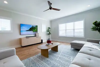 Image de Seaside Splendor! Rooftop Views, 3 Minute Walk to Beach