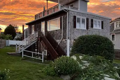 Image de All-Season Beach Haven - walk to two beaches!