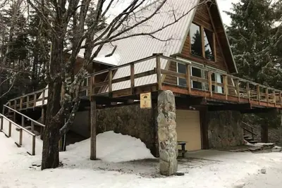 Image de Grey Wolf's Den: 5 miles to Mount Snow w/Hot Tub. . .