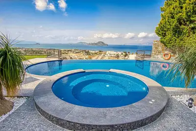 Image de 6 Room, private pool famous villa with the best view