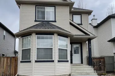 Image de 3 Bedroom House Located Close to Spruce Meadows!