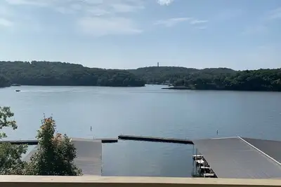 Image de Lakefront 3br/2ba Condo | Sleeps 8 | Osage Beach | Pool Access | Scenic Views