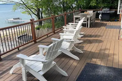 Image de Beautiful home on the shores of East Grand Traverse Bay, Michigan.