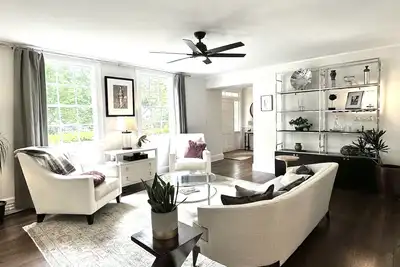 Image de Beautiful Historic Townhome in Prestigious Neighborhood Convenient to Everything