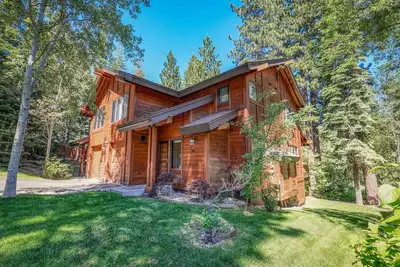 Image de Serenity Townhouse in Incline Village with Community Hot Tub