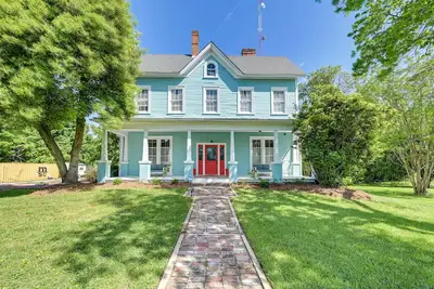 Image de Spacious Historic Home w/ Yard & Deck!