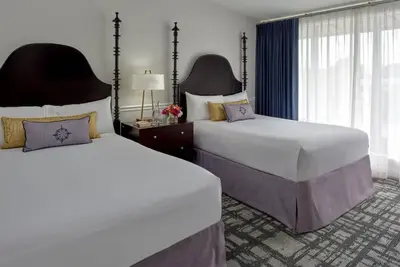 Image de Indulge in Home Like Comfort Near Rosecliff Mansion! with Fitness Center!