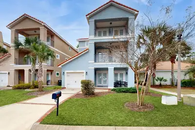 Image de Dog-friendly three-level home near the beach with pool access - balconies & Ac