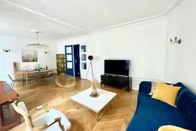 Image de ❤️Eiffel Tower Apt ❤️10’ Champs Élysées ❤️2 br6/7 P