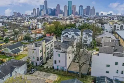 Image de Centrally-located place in the Arts District 🎭 next to downtown Houston.