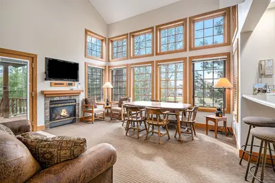 Image de Exquisite dog-friendly condo with pool, tennis, hot tub, skiing, & central Ac