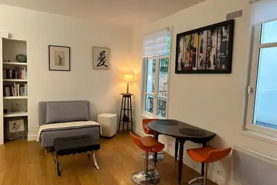 Image de Renovated terrace apartment in Montmartre