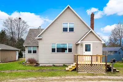 Charming home with large backyard, firepit, grill, patio, and private W\/D