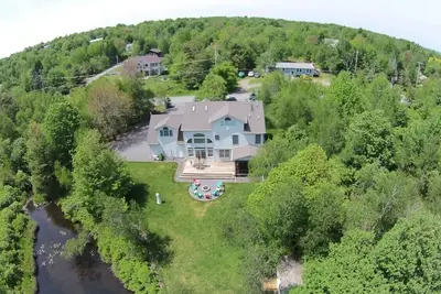 Image de Lake Front-Luxury Retreat- Hot Tub- Game Room