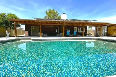 Image de Exceptional! Remodeled 3Bd / 2Ba with Giant Private Pool and Covered Patio