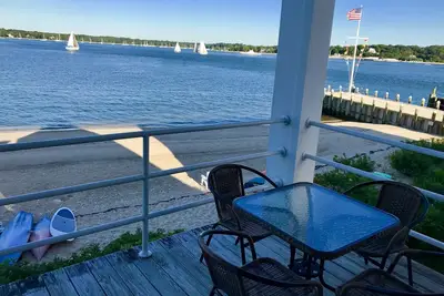 Image de Breathtaking Waterfront Greenport Village Condo, private beach, pool, tennis