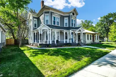Image de Stunning Victorian Home - prime location minutes from Louisville