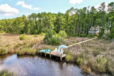 Image de Waterfront. Private Dock for Boat. Pet-friendly. 10 mins to Downtown Oriental.