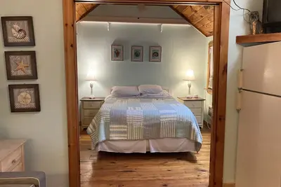 Image de Gorgeous Cottage steps from the beach