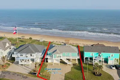Image de Welcome to Paradise Vibes where you are right on the beach!