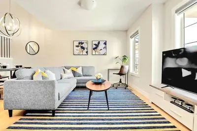 Image de Stylish 3br Townhouse by Airport~10% off on weekly & 15% off on Monthly stays!