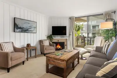Image de Quiet Garden View Unit in Oceanside Beachfront - New Appliances, Ac in Bedroom