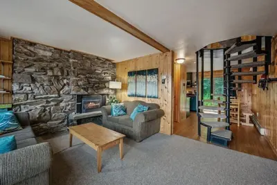 Image de Der Kastle Ski Condo · Cozy spacious amazing location on Schweitzer Mtn