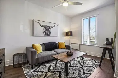 Image de #106 Gorgeous, Spacious Apt, in Hochelaga