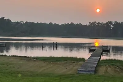 Image de Water Front Home with Private Dock on Bond Creek
