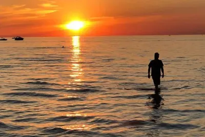 Image de Lambton Shores Historic Charmer!