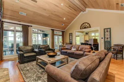 Image de Sweeping mountain views and community amenities! - Chasing Chipmunks