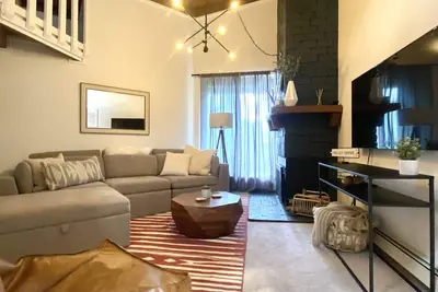 Modern Mtn Condo- Ski/hike/beach within minutes! ! !