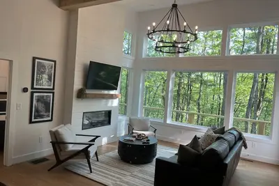 Image de New Construction Modern Mountain Cabin close to Helen and Dahlonega