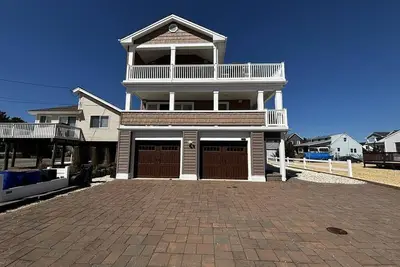 Image de Pet Friendly, Bayside Surf City, Private yard, Pool, Elevator Roof Top Deck.