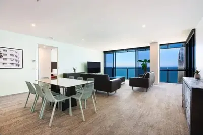 Image de One of Only Two Huge SkyHomes on Level 55 of Circle on Cavill