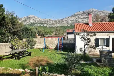 Image de Maison Cvita-30 m from the beach (77748-K1) - Starigrad Paklenica