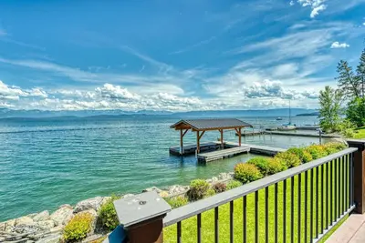 Image de New Listing! Luxury Lakefront Home on quiet street in Lakeside on Flathead!